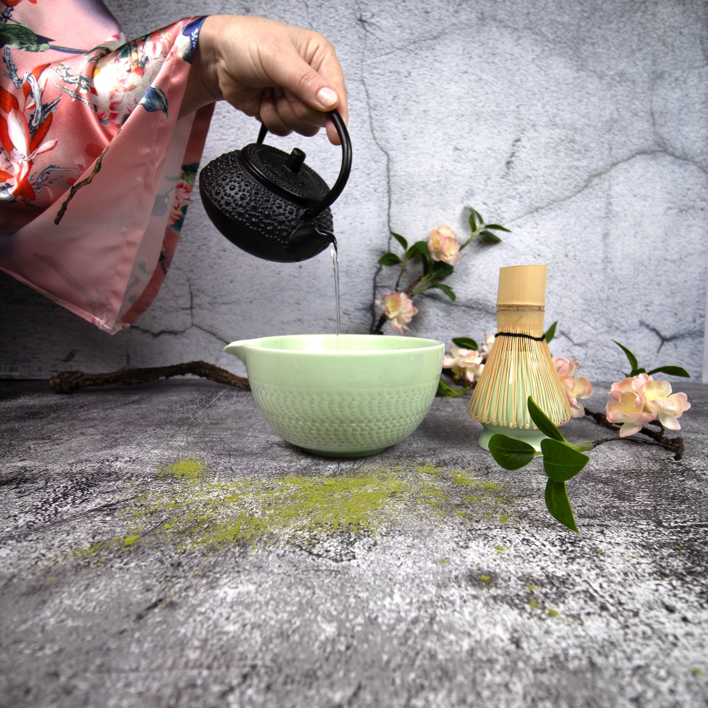 Gift Matcha Set – Matcha Bowl with Spout, Bamboo Whisk, Sifter, Holder, Matcha Powder and Recipe Guide (Green)